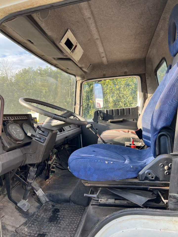 Camión multibasculante NISSAN 130/115 SCARRABILE