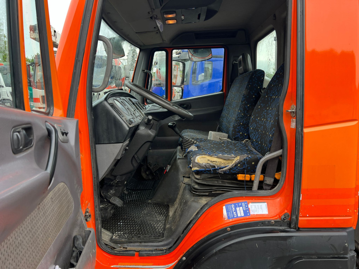 Camión multibasculante NISSAN Atleon 80.19 4x2 Hooklift
