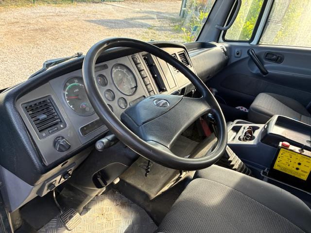 Camión multibasculante Nissan ATLEON 150.25