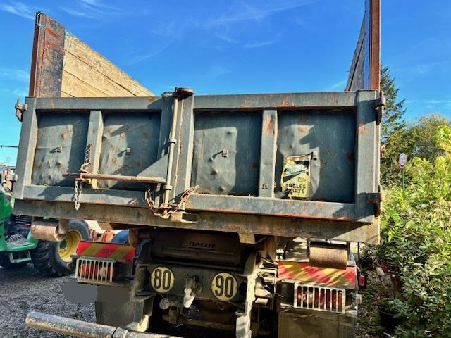 Camión multibasculante Nissan ATLEON 150.25