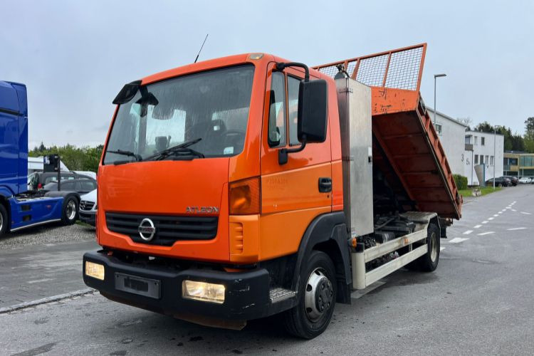 Camión multibasculante Nissan Atleon 80.19 4x2 Hooklift