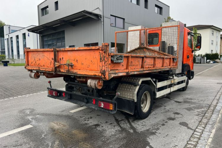 Camión multibasculante Nissan Atleon 80.19 4x2 Hooklift