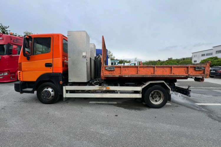 Camión multibasculante Nissan Atleon 80.19 4x2 Hooklift