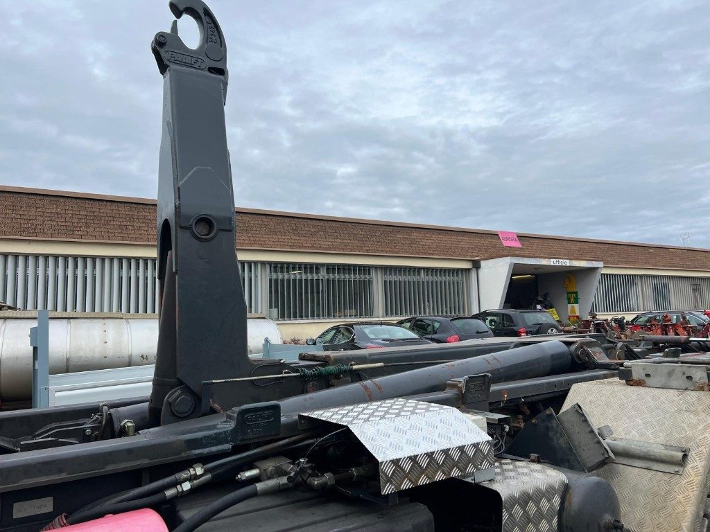 Camión multibasculante RENAULT KERAX 320 SCARRABILE