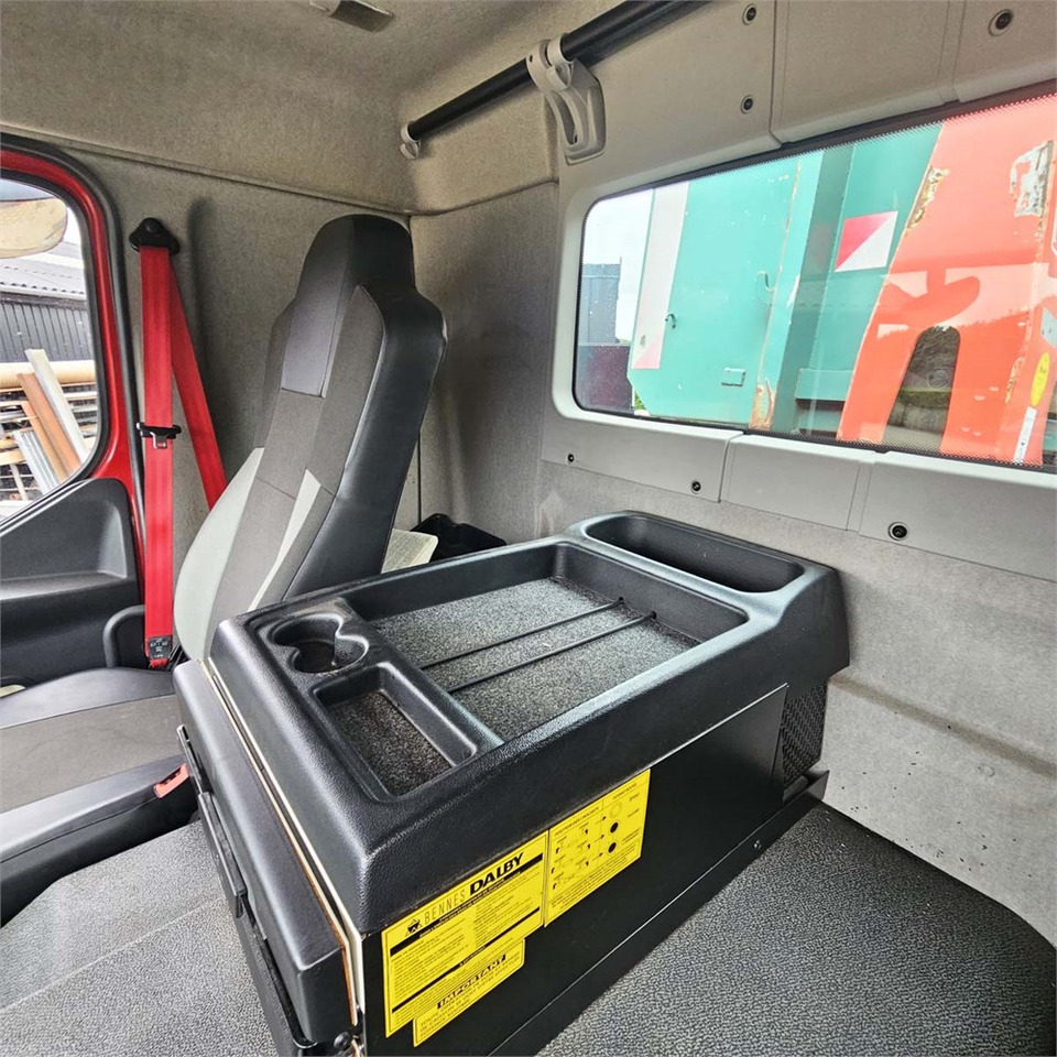 Camión multibasculante Renault D 26 Wide