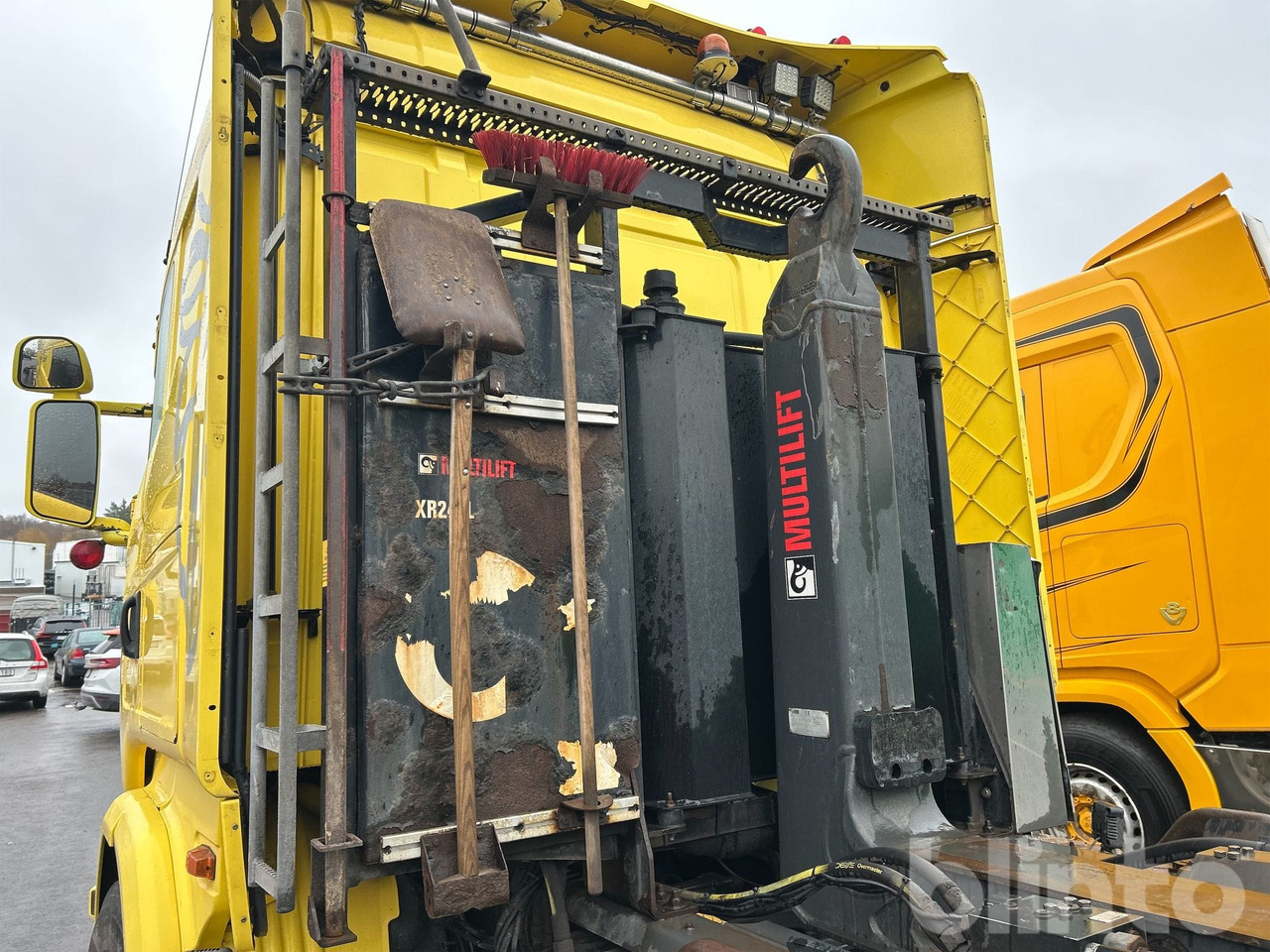 Camión multibasculante SCANIA