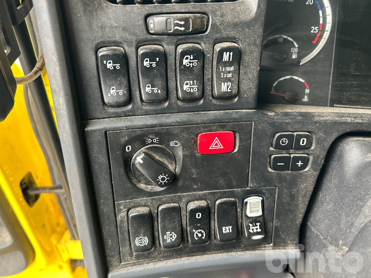 Camión multibasculante SCANIA