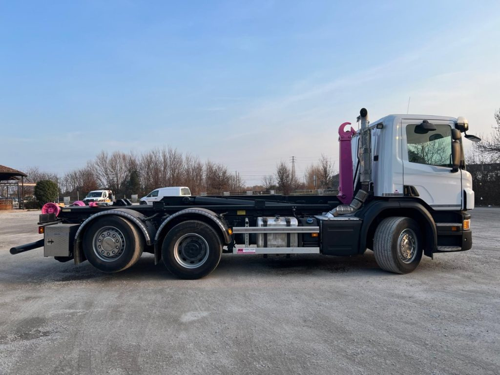 Camión multibasculante SCANIA P410 SCARRABILE CON RIDUTTORE AI MOZZI