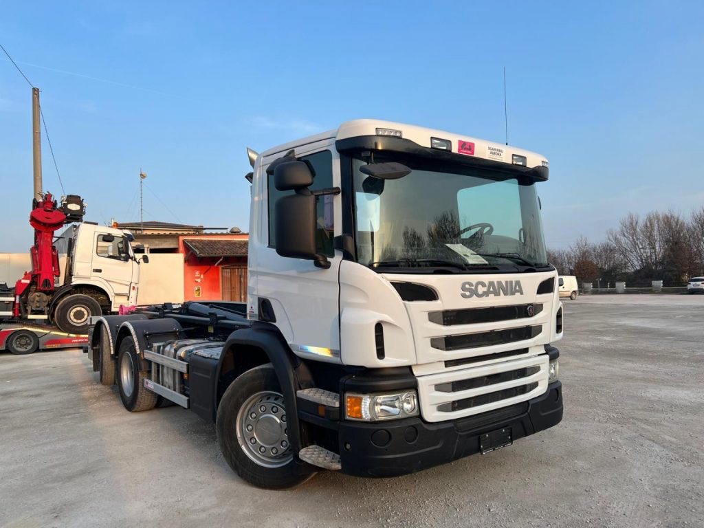 Camión multibasculante SCANIA P410 SCARRABILE CON RIDUTTORE AI MOZZI