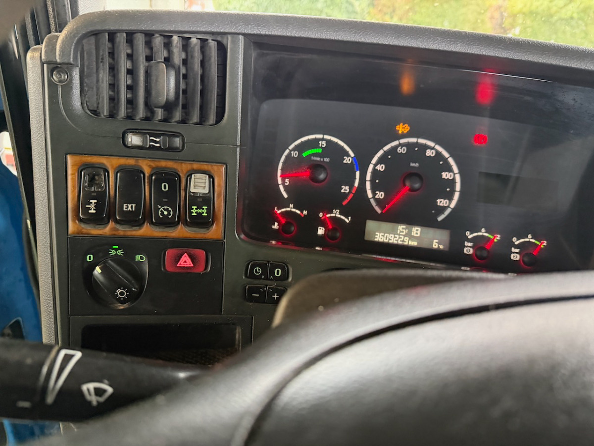 Camión multibasculante SCANIA R440 CB 8x4