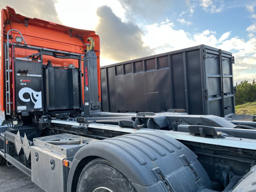 Camión multibasculante SCANIA R490LB6x2*4