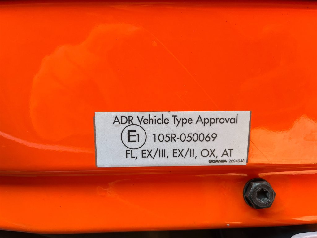 Camión multibasculante SCANIA R490LB6x2*4