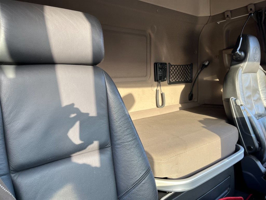 Camión multibasculante SCANIA R490LB6x2*4