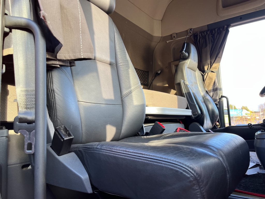 Camión multibasculante SCANIA R490LB6x2*4