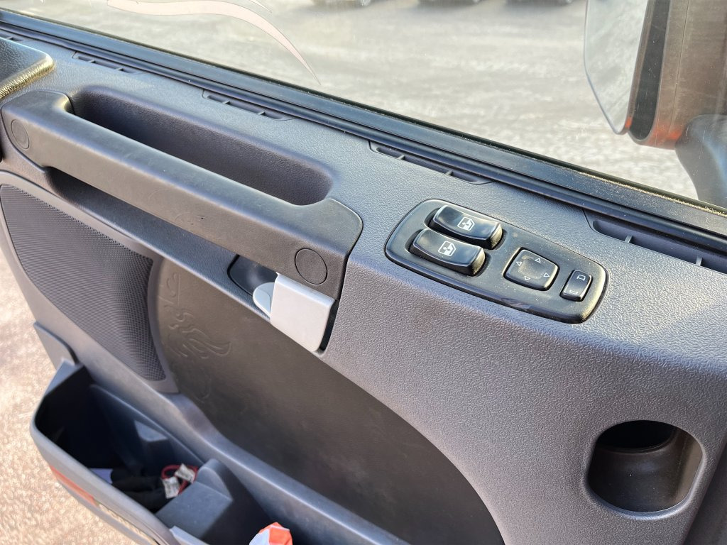 Camión multibasculante SCANIA R490LB6x2*4