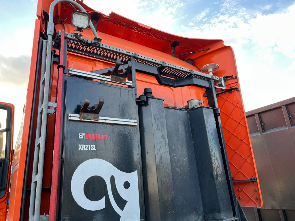 Camión multibasculante SCANIA R490LB6x2*4