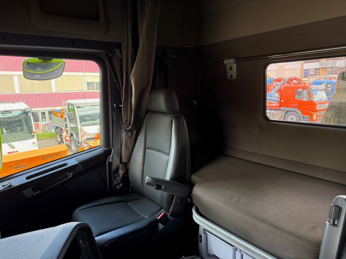 Camión multibasculante SCANIA R490 8x4