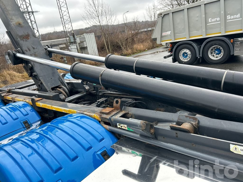 Camión multibasculante SCANIA R560LB 8X4*4 med JOAB 24T krok