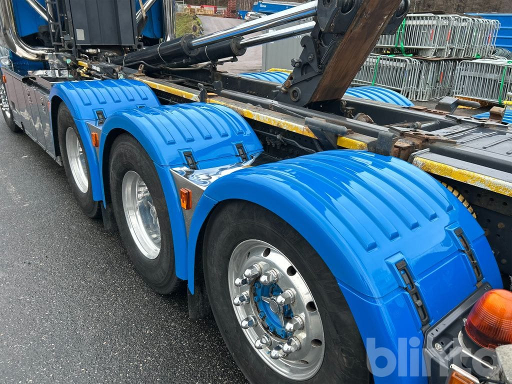 Camión multibasculante SCANIA R560LB 8X4*4 med JOAB 24T krok
