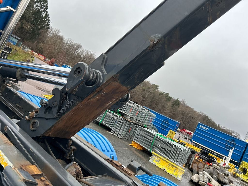 Camión multibasculante SCANIA R560LB 8X4*4 med JOAB 24T krok