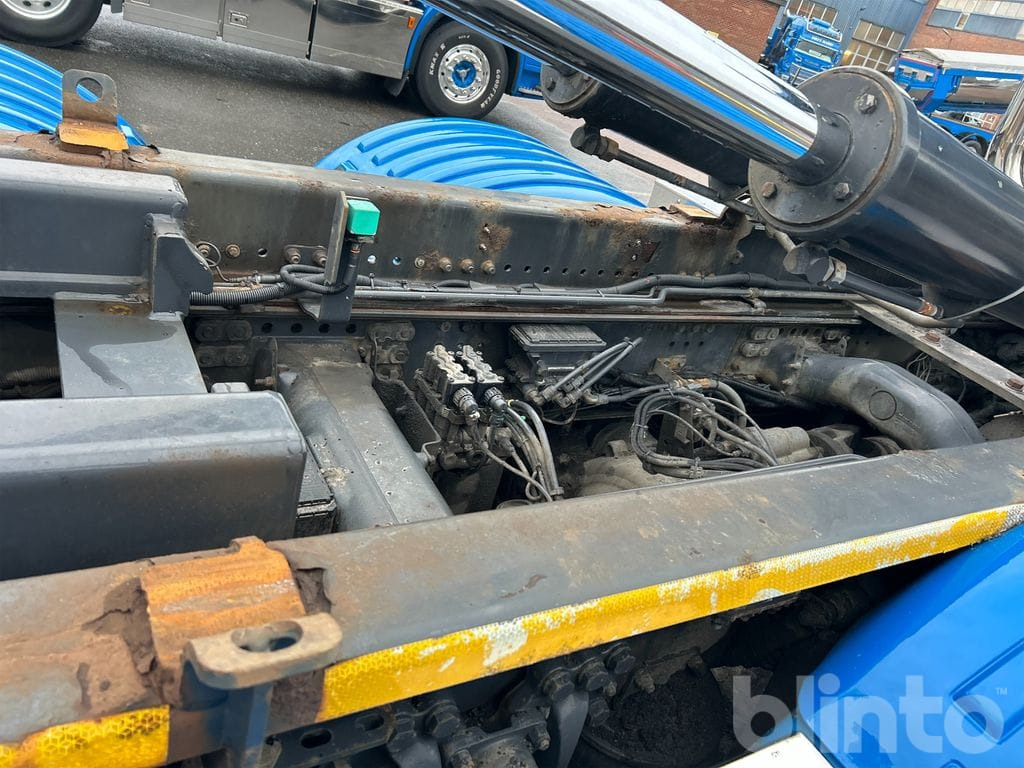 Camión multibasculante SCANIA R560LB 8X4*4 med JOAB 24T krok