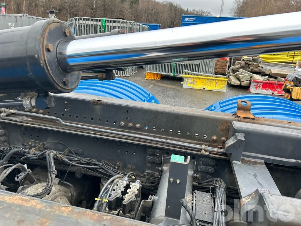 Camión multibasculante SCANIA R560LB 8X4*4 med JOAB 24T krok