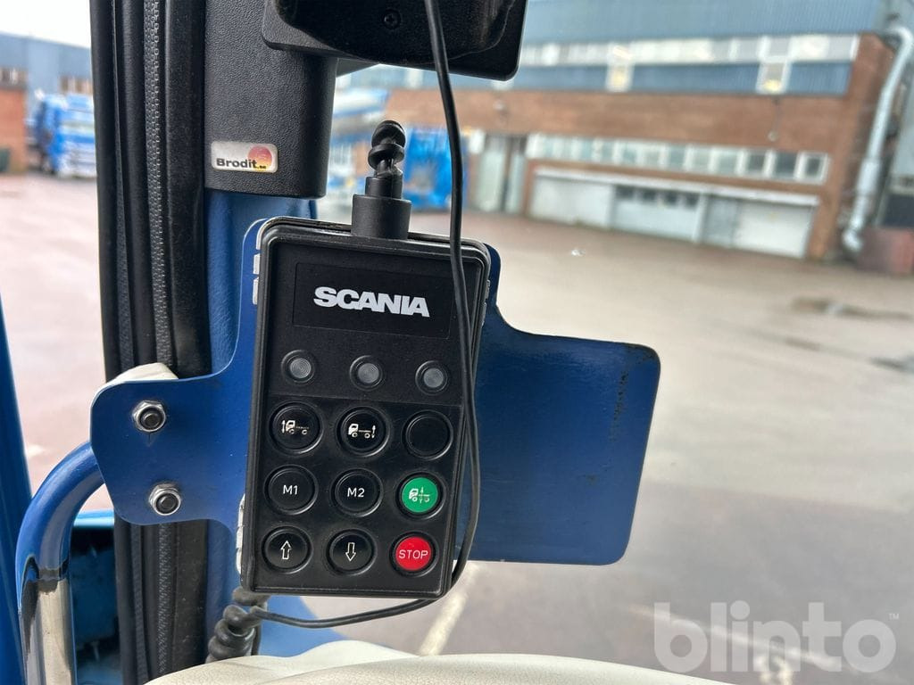 Camión multibasculante SCANIA R560LB 8X4*4 med JOAB 24T krok