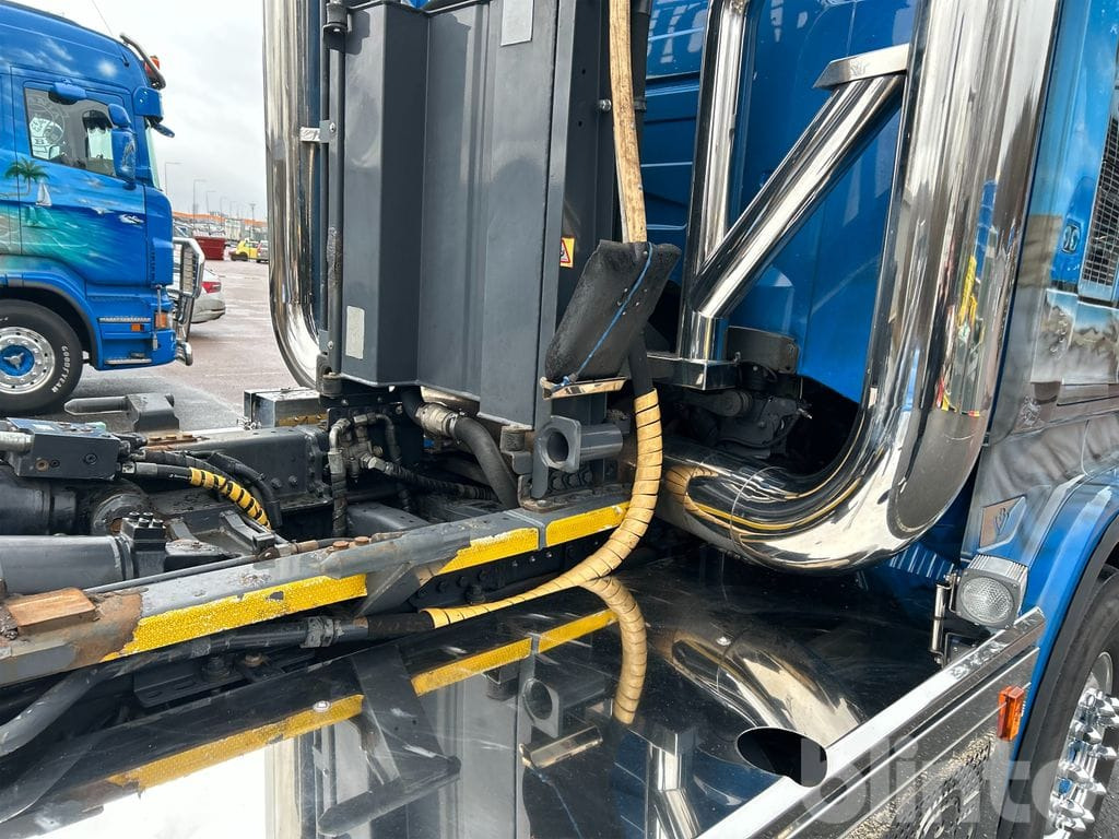 Camión multibasculante SCANIA R560LB 8X4*4 med JOAB 24T krok