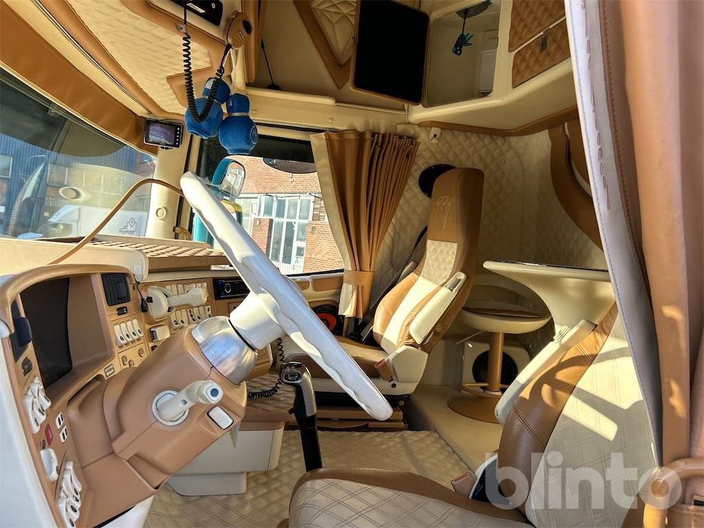 Camión multibasculante SCANIA R560LB 8X4 med HIAB 24T krok