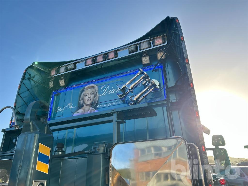 Camión multibasculante SCANIA R560LB 8X4 med HIAB 24T krok