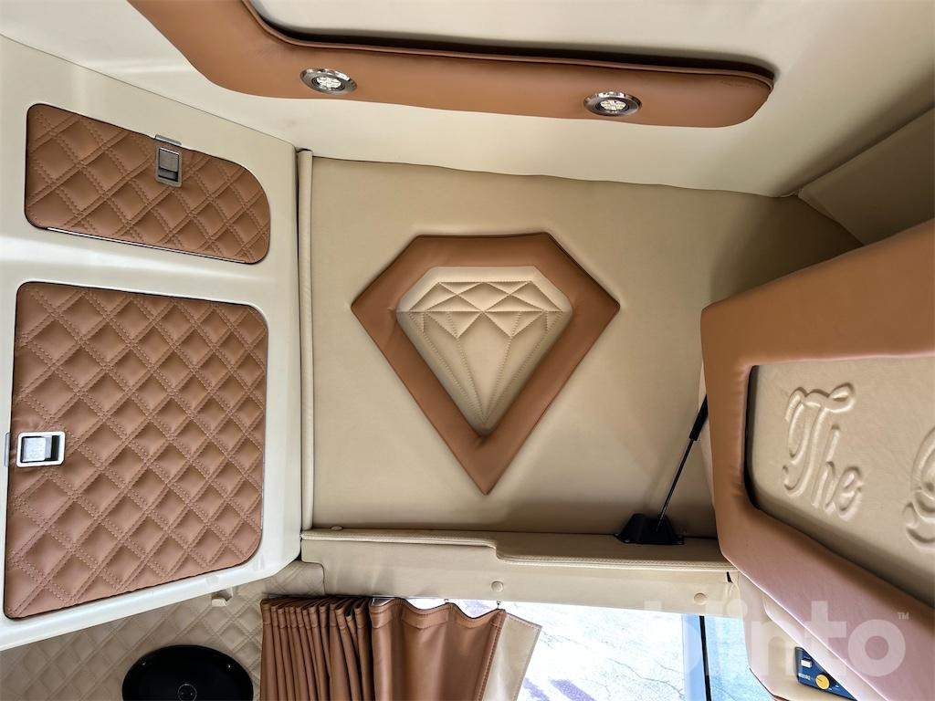 Camión multibasculante SCANIA R560LB 8X4 med HIAB 24T krok