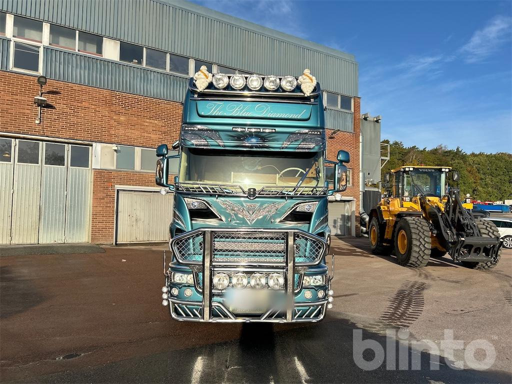 Camión multibasculante SCANIA R560LB 8X4 med HIAB 24T krok