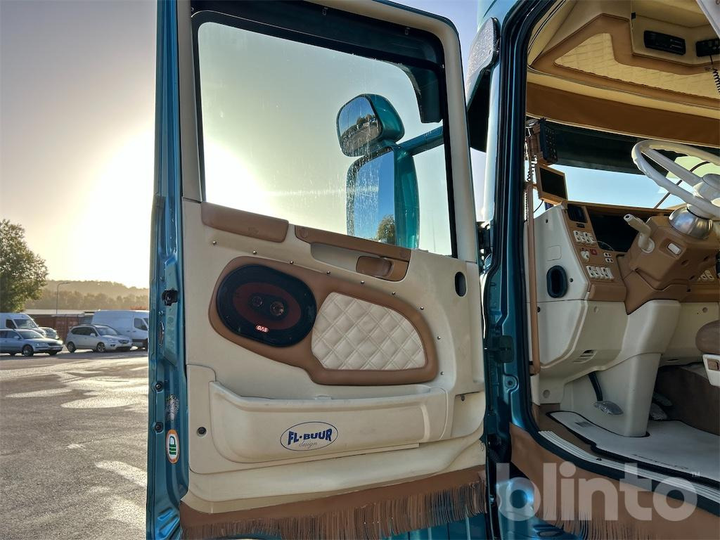 Camión multibasculante SCANIA R560LB 8X4 med HIAB 24T krok