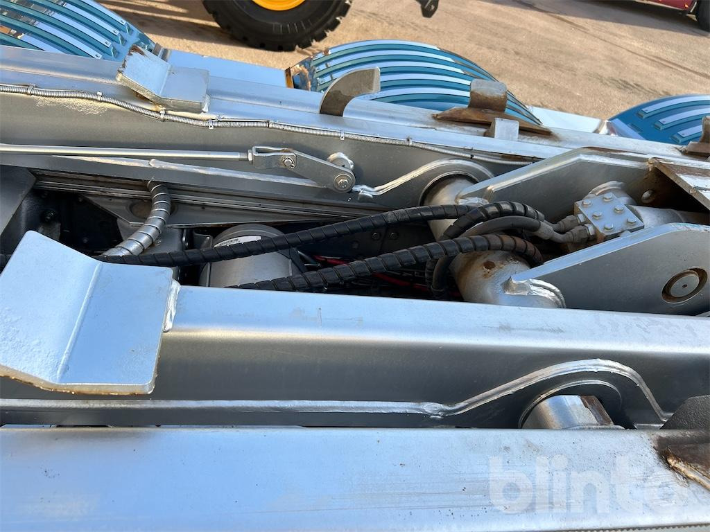 Camión multibasculante SCANIA R560LB 8X4 med HIAB 24T krok