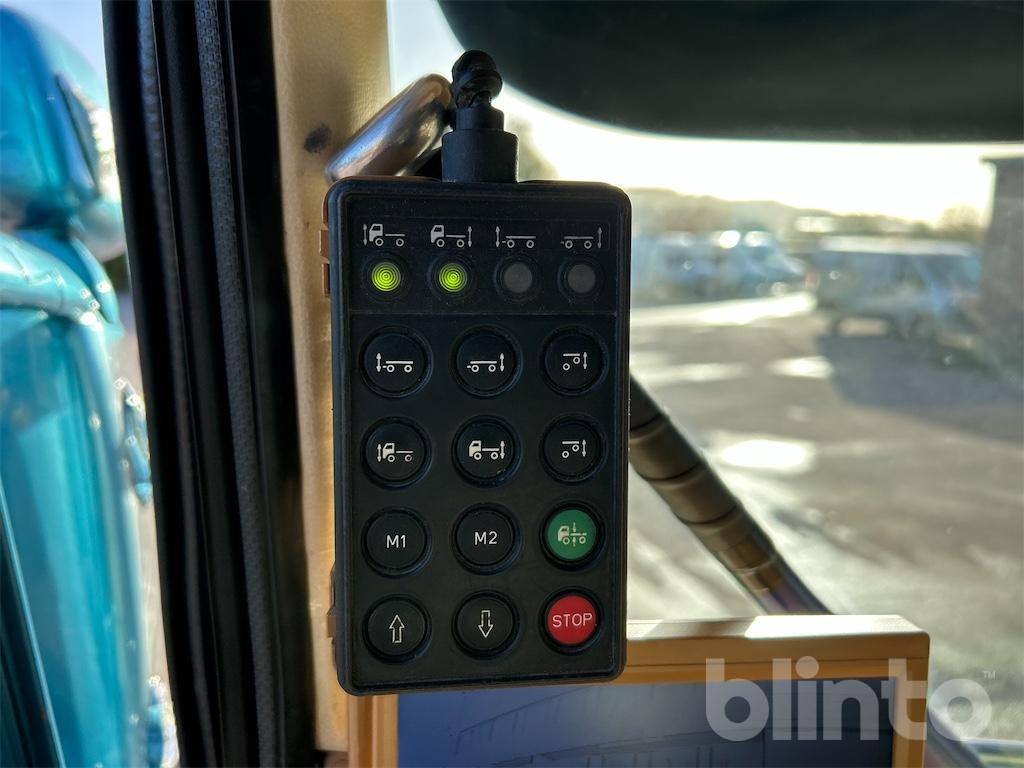 Camión multibasculante SCANIA R560LB 8X4 med HIAB 24T krok