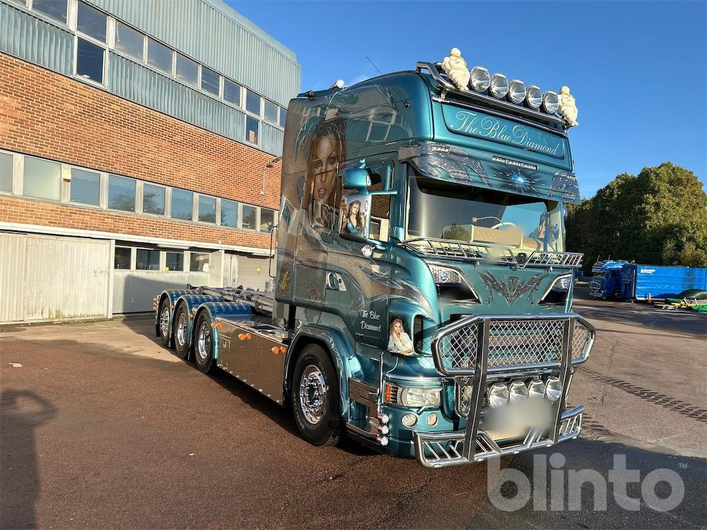 Camión multibasculante SCANIA R560LB 8X4 med HIAB 24T krok