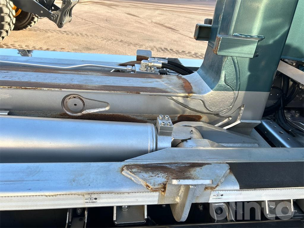 Camión multibasculante SCANIA R560LB 8X4 med HIAB 24T krok