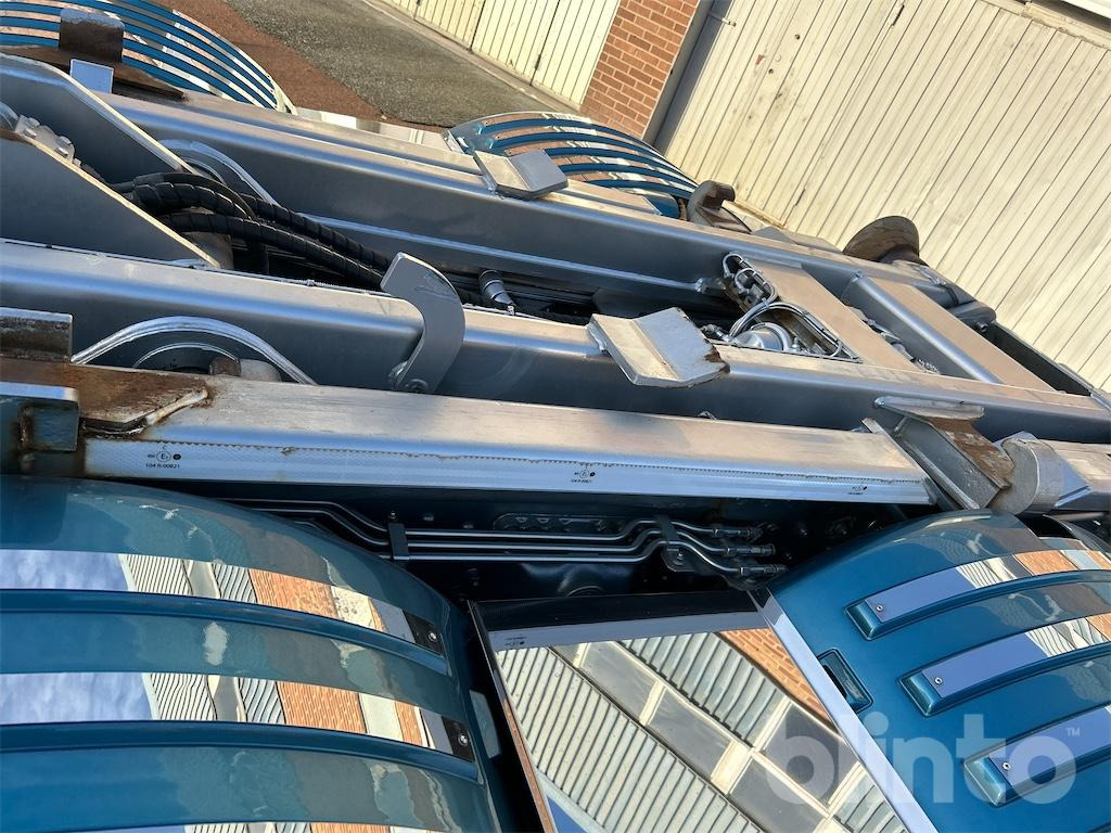 Camión multibasculante SCANIA R560LB 8X4 med HIAB 24T krok