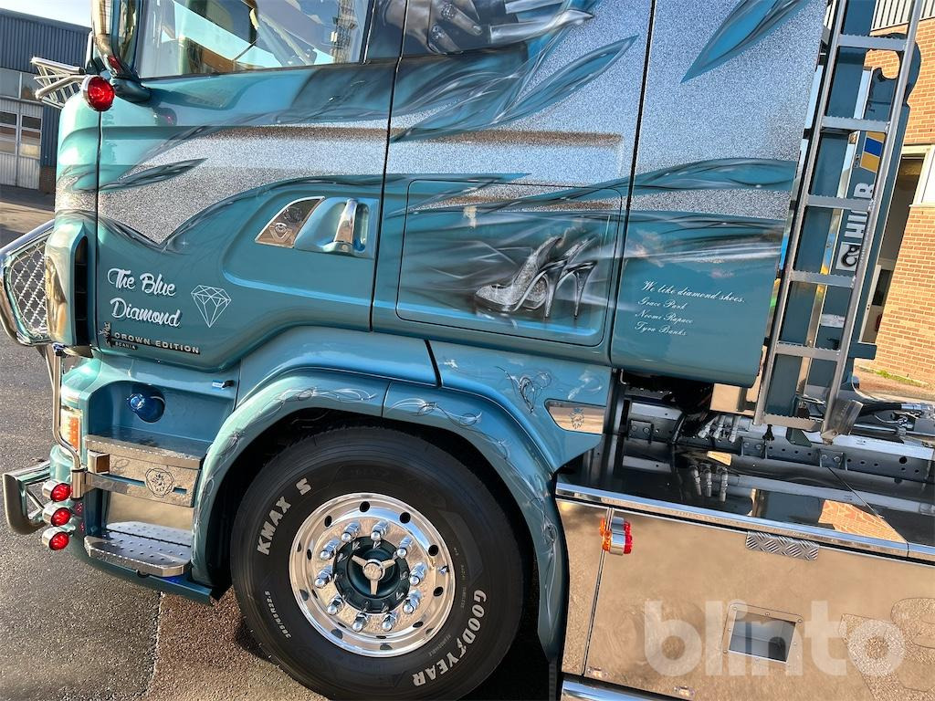 Camión multibasculante SCANIA R560LB 8X4 med HIAB 24T krok