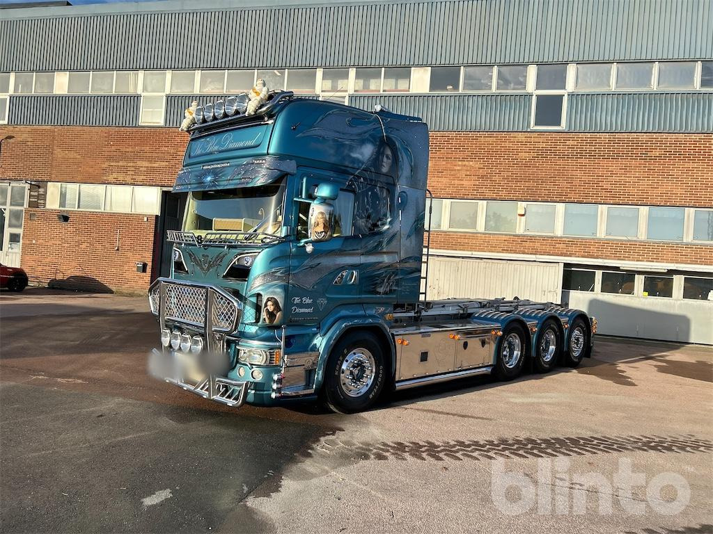 Camión multibasculante SCANIA R560LB 8X4 med HIAB 24T krok