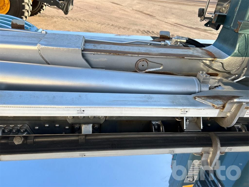 Camión multibasculante SCANIA R560LB 8X4 med HIAB 24T krok