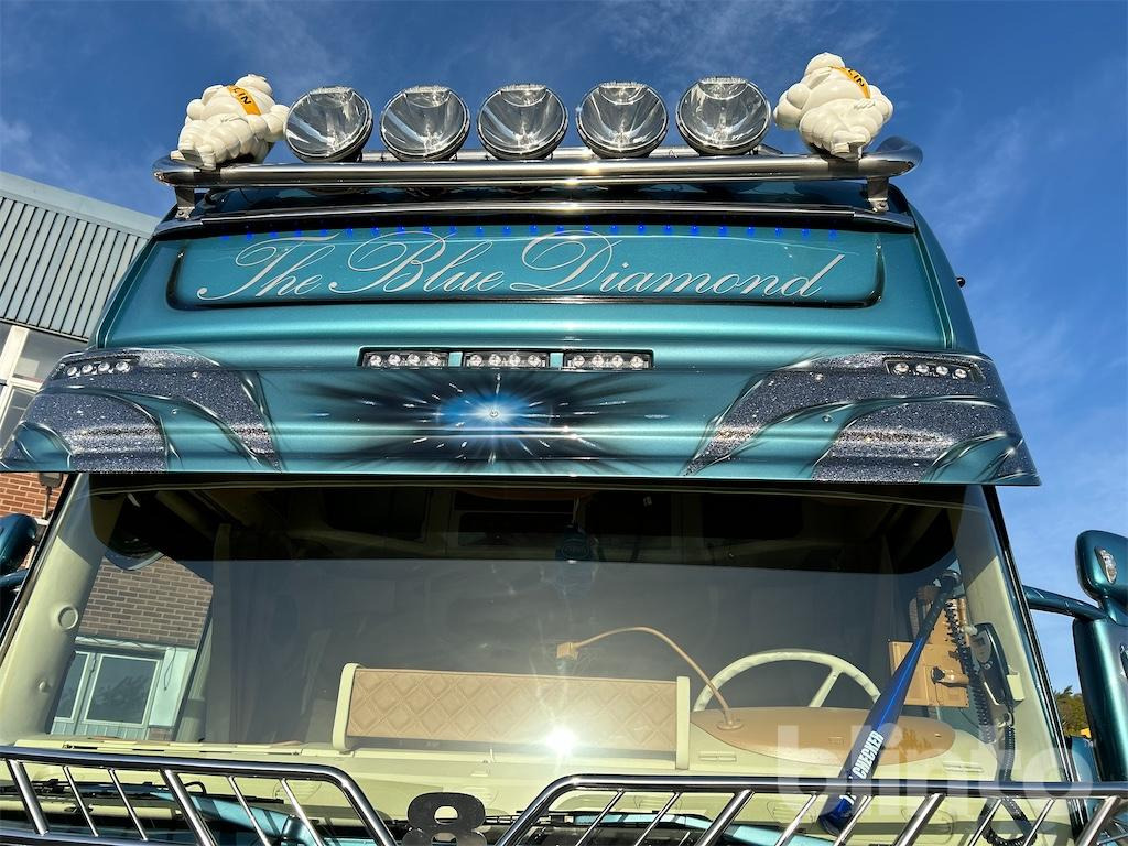 Camión multibasculante SCANIA R560LB 8X4 med HIAB 24T krok