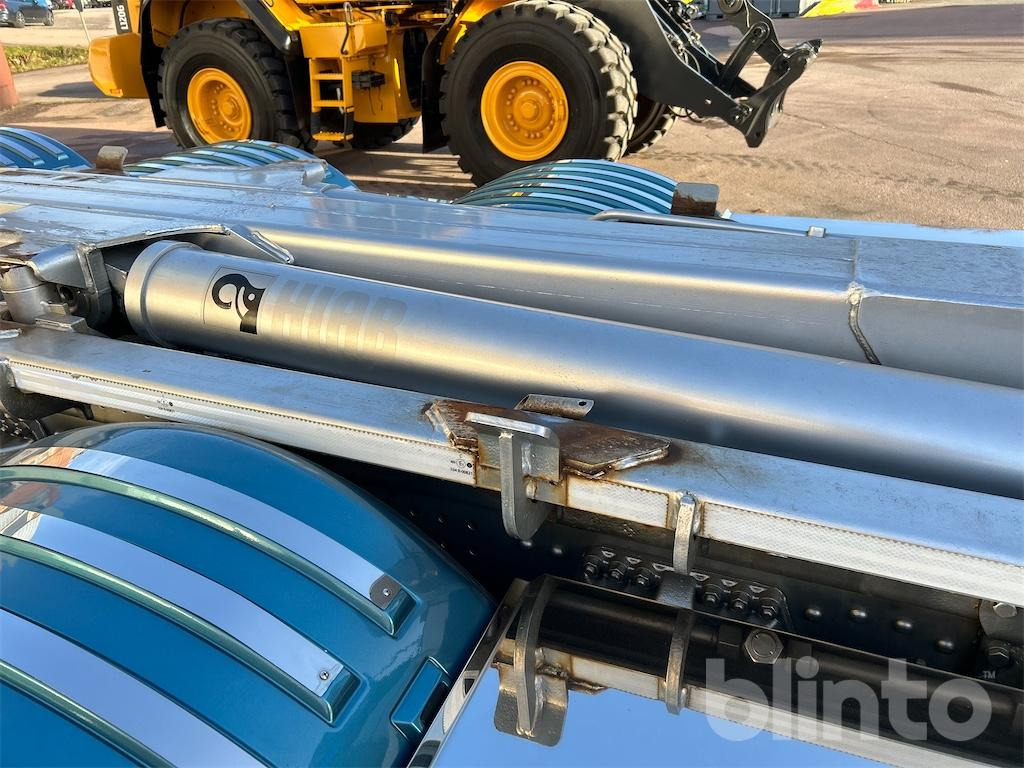 Camión multibasculante SCANIA R560LB 8X4 med HIAB 24T krok