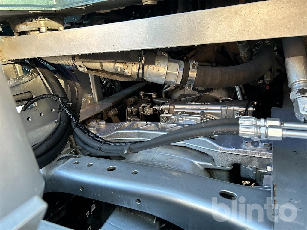 Camión multibasculante SCANIA R560LB 8X4 med HIAB 24T krok