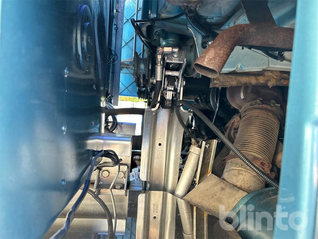 Camión multibasculante SCANIA R560LB 8X4 med HIAB 24T krok