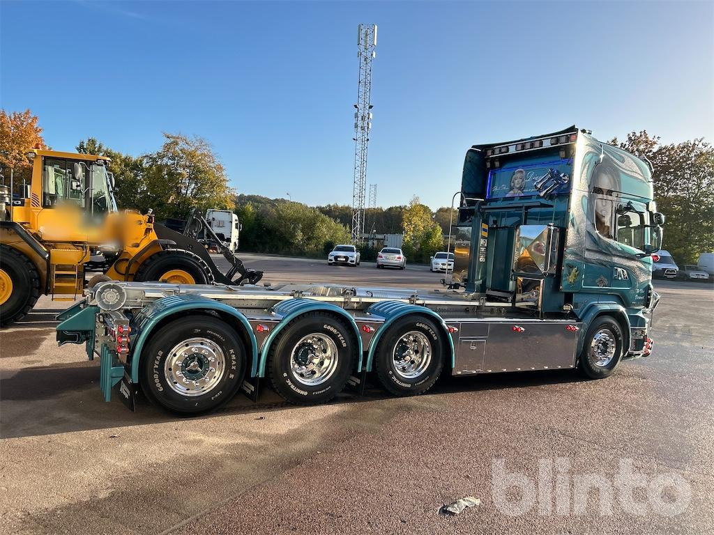 Camión multibasculante SCANIA R560LB 8X4 med HIAB 24T krok