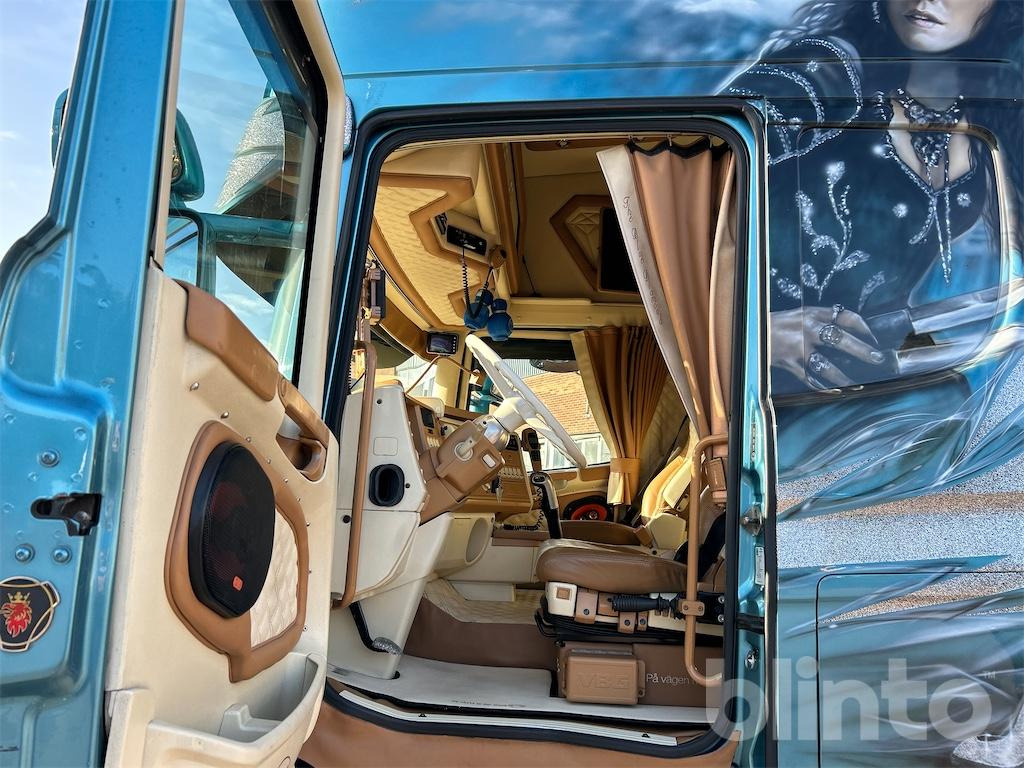 Camión multibasculante SCANIA R560LB 8X4 med HIAB 24T krok