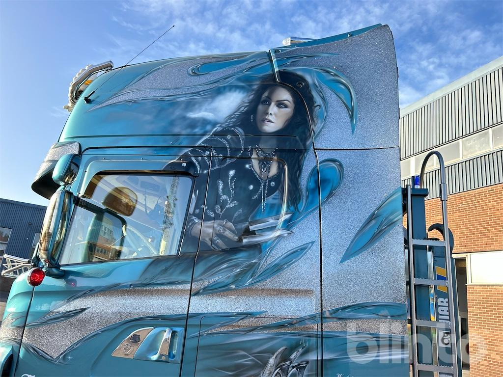 Camión multibasculante SCANIA R560LB 8X4 med HIAB 24T krok