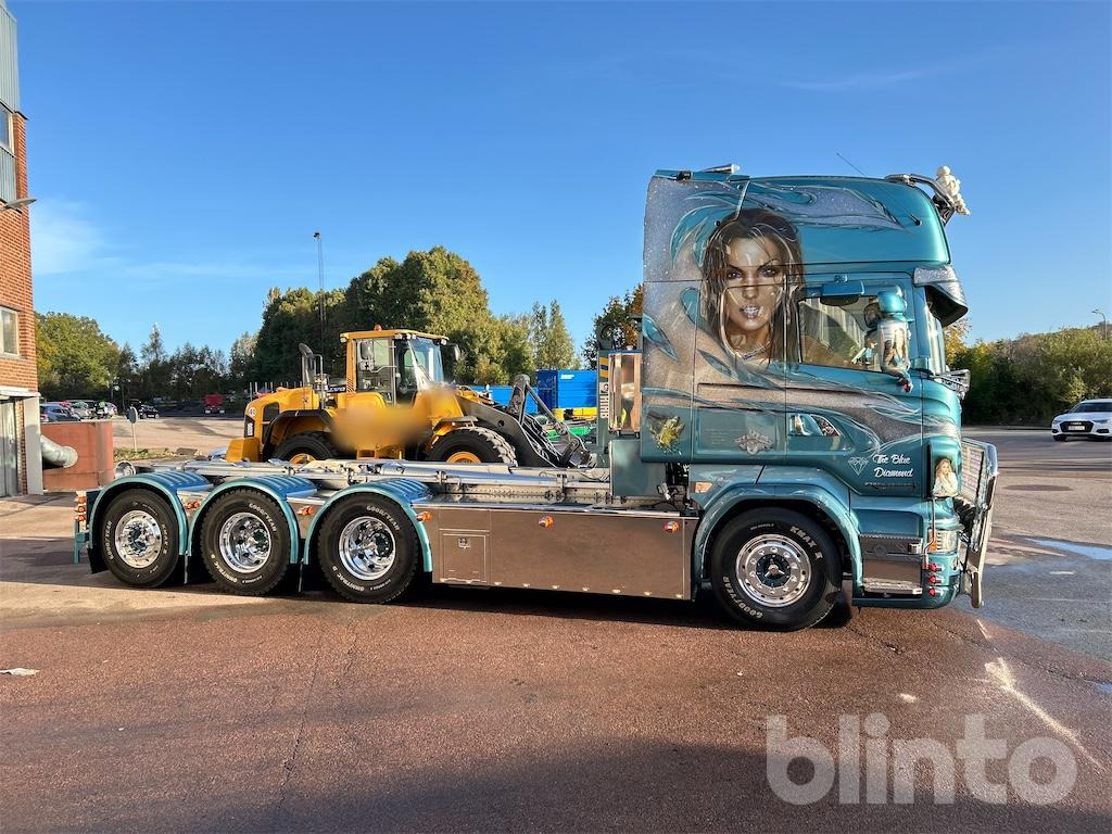 Camión multibasculante SCANIA R560LB 8X4 med HIAB 24T krok