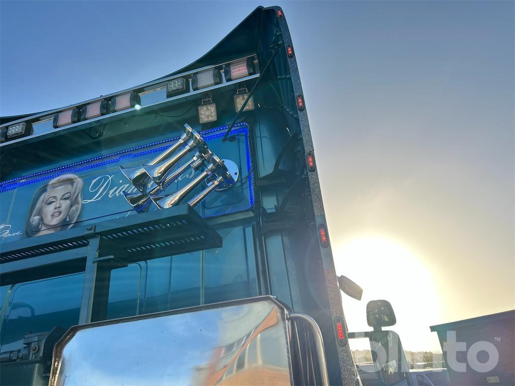 Camión multibasculante SCANIA R560LB 8X4 med HIAB 24T krok